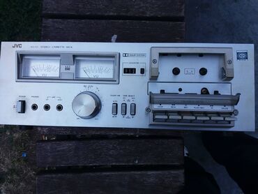 Pojačala i prijemnici: Dek JVC kd-a2; motor vrti kasetu,sijalice svetle;vu netri odu odmah u — 1