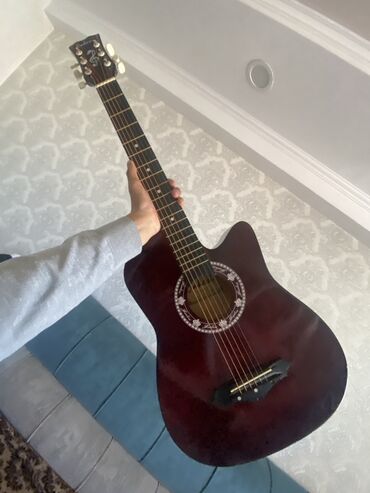 купить струны на классическую гитару: Акустическая гитара Dakesi с вырезом (cutaway) - Корпус формата