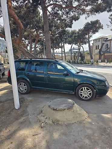4 ayaq: Volkswagen Golf Variant (Universal) – yaşıl rəng Xüsusiyyətlər: - — 2