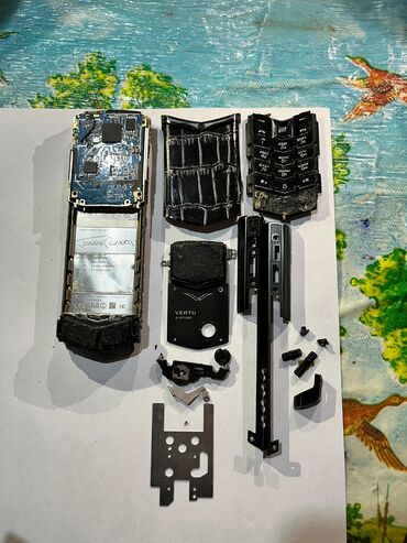 Vertu: Vertu Signature Touch, rəng - Boz, Düyməli — 11