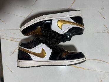 спортивные бриджи мужские: Кроссовки Nike Air Jordan 1 Low - Цветовая схема