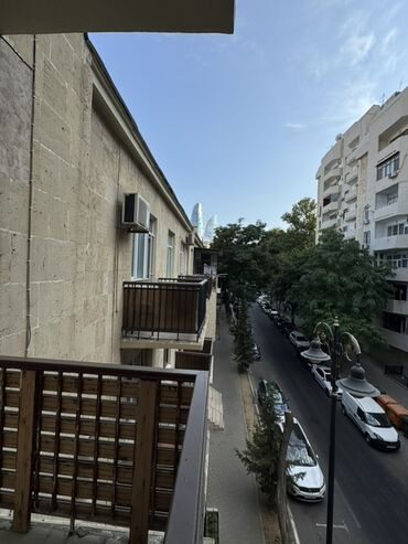 Köhnə tikili: Bakı, 28 May, 4 otaqlı, Köhnə tikili, m. İçərişəhər, 96 kv. m -da lalafo.az — 16 Köhnə tikili: Bakı, 28 May, 4 otaqlı, Köhnə tikili, m. İçərişəhər, 96 kv. m — 16