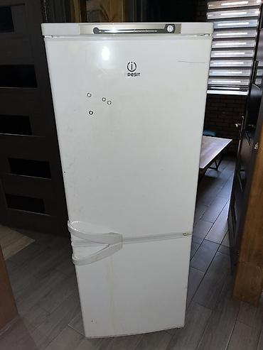 Indesit iki kameralı soyuducu Xüsusiyyətlər: - Üst kamera: soyuducu