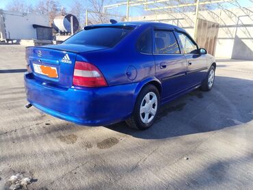 Opel: Opel Vectra: 1.8 l | 1997 il 358437 km Sedan — 5