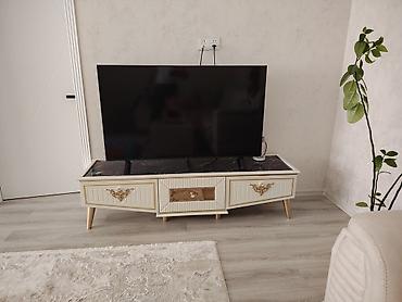 kicik tv: Klassik dizaynlı TV stendi - Rəng: krem və qızılı detallarla, üst — 1