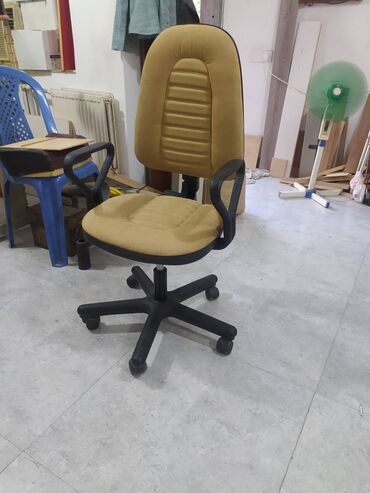 Üzlük yeni tikilib,yeni dizain verilib,amortizator təzə