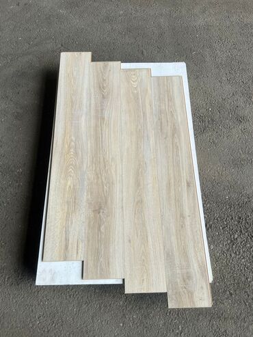 Laminat: Salam laminatlarimiz 31 32 33 klass olmagala hər rəg secimi var 250 yə — 39