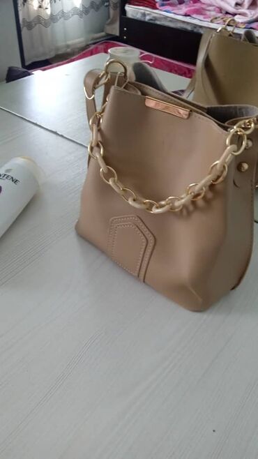 сумка кожа италия: Продаю сумку покупала недавно как новая ни разу не носила пишите в