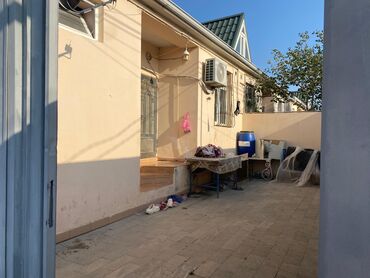 qubada ayliq kiraye evler: Kiraye ev verilir. 2 otaqlidir. orta temirlidir. istilik sistemi