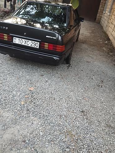 w202 yan guzgusu: Mercedes-Benz 190 (W201) sedan - Kuzov: qara rəng, 4 qapı, klassik — 7