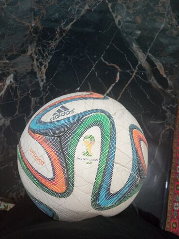 Перчатки: 2014 dünya kubokunda istifadə edilən arginal brazuca topu dərisi