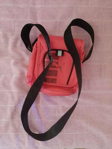 torbica muska 5: Puma pink torbica,nova,19-17-4 cm