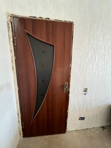 Фурнитура и комплектующие: MDF iç qapı – şabalıd rəngdə, dekorativ şüşə insertli Cərcicəylə bir