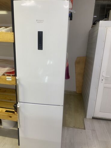 холодильник на аренду: Холодильник Hotpoint Ariston, Б/у, Двухкамерный, 150 *