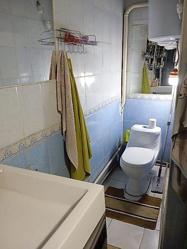 место на аламединском рынке: Продаю большой кирпичный полуподвальный дом в районе — 3