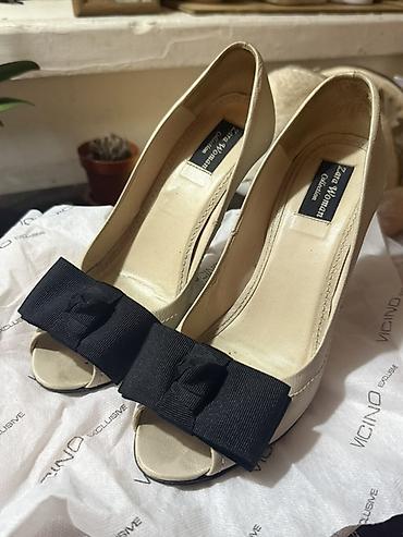 Tuflilər: Zara Woman Collection açıq burunlu dikdaban ayaqqabılar
37 olcu — 2