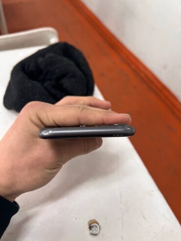 Apple iPhone: IPhone 11, Б/у, 128 ГБ, Черный, Чехол, 76 % — 14