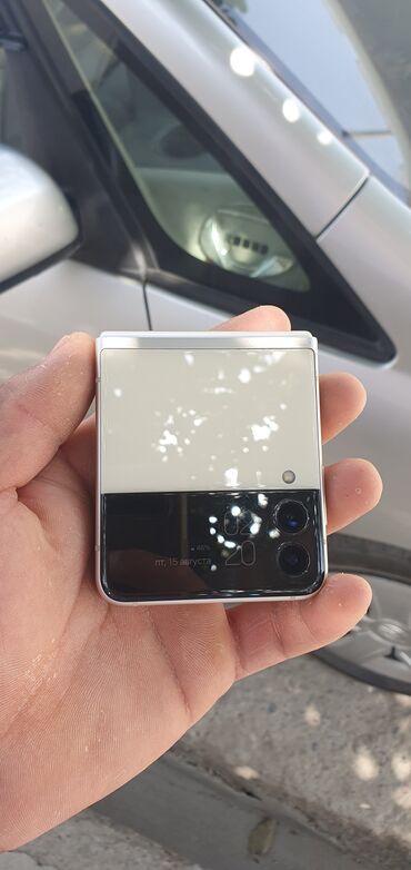 буфер талас: Samsung Galaxy Z Flip 3, Колдонулган, 256 ГБ, түсү - Ак, 1 SIM