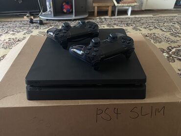 PS4 (Sony PlayStation 4): Продается PS4 slim с двумя оригинальными джойстиками 40+игры в