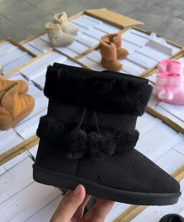 Čizme: Dečje zimske čizmice . Cena 2500 din — 6