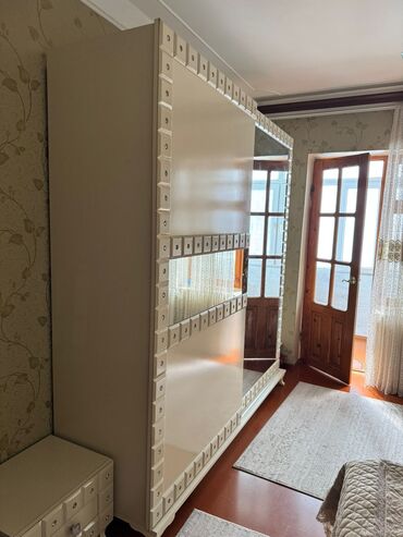 шкафы ванной комнаты: Гардеробный шкаф