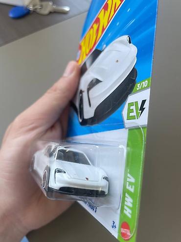 İncəsənət və kolleksiyalar: Hot Wheels – Porsche Taycan Turbo S (HW EV seriyası) - Model: Porsche — 2