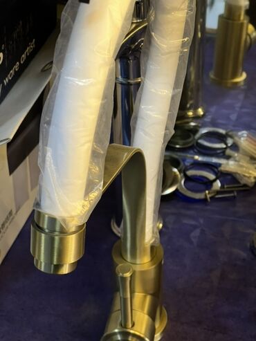 смеситель душевой: Смеситель для умывальника/раковины, латунный, в цвете матовое золото