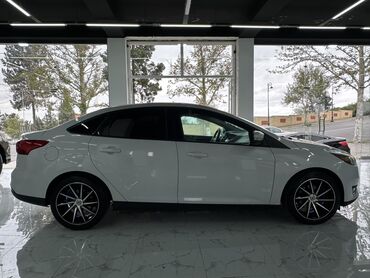 Ford: Ford Focus: 1 l | 2017 il 176526 km Sedan — 7