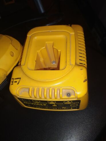 Šrafcigeri: DeWalt srafilica,busilica,punjac,korektno stanje sto se vidi na — 7