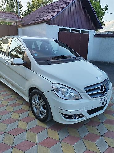mersedes b klass: Mercedes-Benz B-Class: 1.8 l | 2011 il Hetçbek — 1