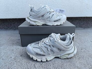 Sneakers & Athletic shoes: Balenciaga, 45, color - White