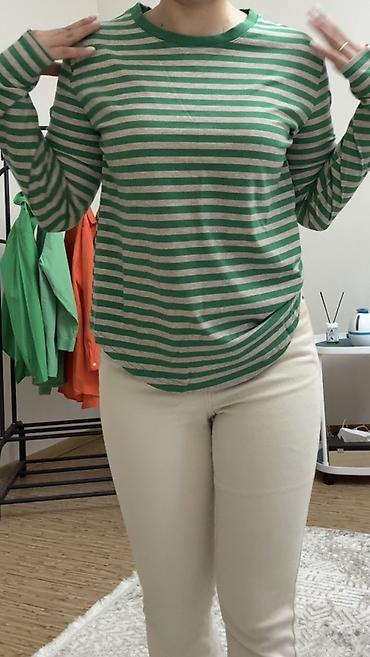 Блузки: - Универсальная база: сочетается с лонгсливами, свитерами и рубашками — 5