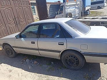 мата секыл: Mazda 626: 1989 г., 2.2 л, Кол менен иштөөчү, Бензин, Седан — 2
