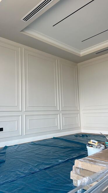 сколько стоит приклеить потолочный плинтус: Декоративные стеновые панели с молдингами и покраской под ключ -