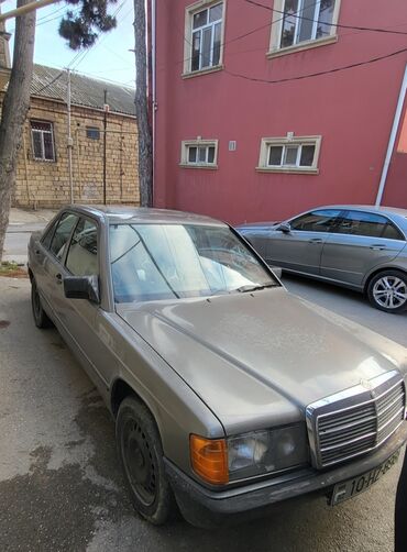 tap az mercedes 190: Mercedes-Benz 190: 2 l | 1985 il Sedan