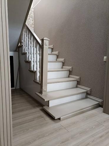 Деревянные лестницы: Деревянная лестница Для дома, Форма лестницы: Г-образная, Стиль: Классический — 25