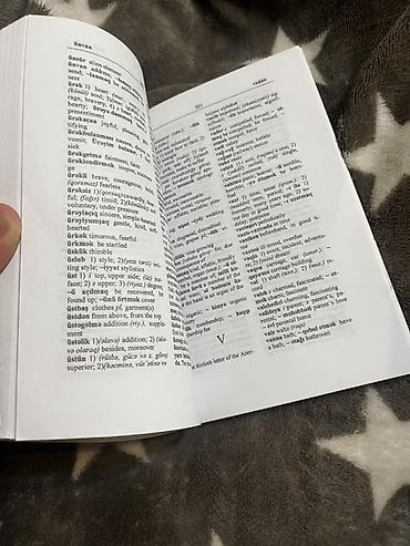 Lüğətlər: Salam kitab 2016 nın kitabıdır bidənə ilk səhifə yazılıb işlədilmir — 5