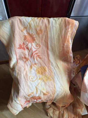 Parçalar: Müxtəlif naxışlı və rəngli pərdələr tək və cüt olanlar var — 8