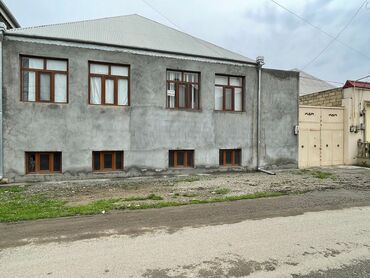 kupçalı həyət evi: 4 otaqlı, 400 kv. m, Təmirli