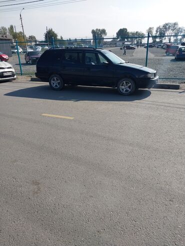 срочно продаю хонда фит: Volkswagen Passat: 1992 г., 1.8 л, Механика, Бензин, Универсал