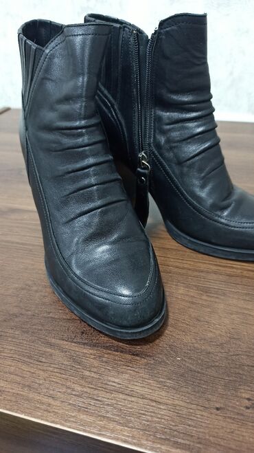 обувь женская: Ботинки и ботильоны 37, цвет - Черный
