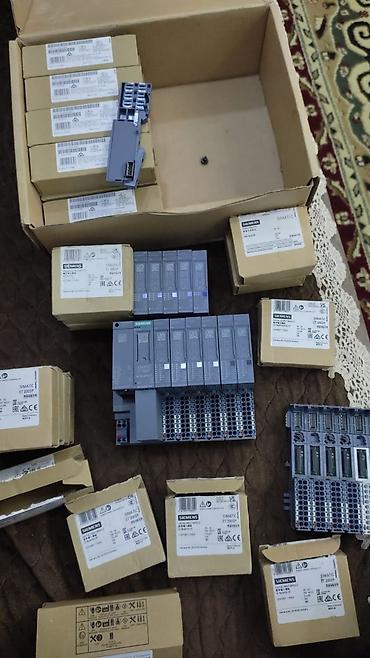 İstehsal avadanlığı: Sənaye avtomatlaşdırması üçün inverterlər (VFD) və PLC modulları dəsti — 7