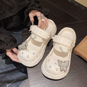 обувь белая: Очень классные, нежные кроксы со стразами Тренд этого сезона! Новые!