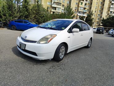 фольксваген поло новый кузов комплектации и цены: Toyota Prius, ağ rəng, hibrid (HEV) liftbek. Xarici: - Aerodinamik