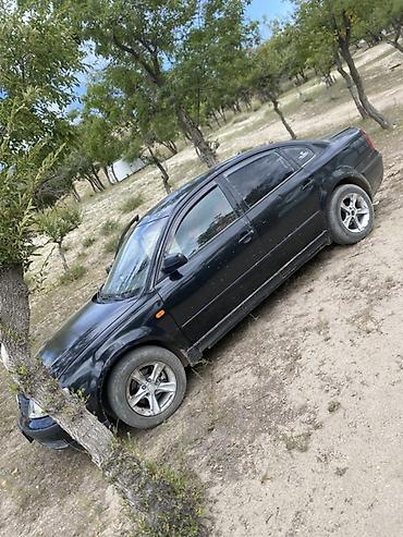 бир: Volkswagen Passat: 1998 г., 1.8 л, Кол менен иштөөчү, Бензин, Седан — 4