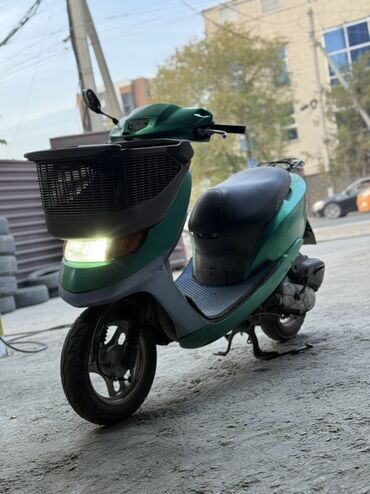 электро скутер: Кичи мопед Honda, 50 куб. см, Бензин, Колдонулган