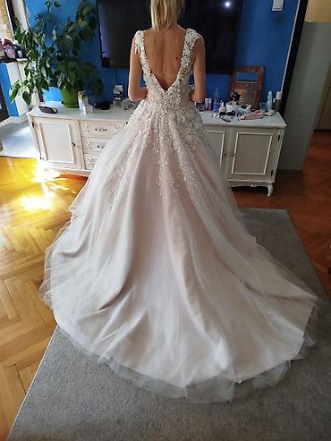 Venčanice: Venčanice – dve raskošne modele Model 1: - Silueta A-kroja sa bogatom — 2
