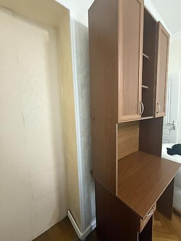 stolar: Düz masa, Polkalı, Siyirməli, Teksturalı laminat — 3