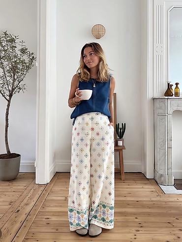 wild things: Ženske letnje pantalone sa etno printom
2100
Din
S M L — 6
