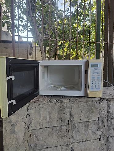 Mikrodalğalı sobalar: Sharp mikrodalğalı soba - Rəng: krem-sarı korpus, qara şüşə qapı - Ön — 2
